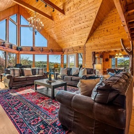 Rocky Top Lodge's cozy living area