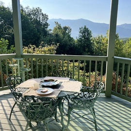 Mountain View Paradise's relaxing decks with VIEWS!