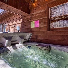 A Sweet Retreat's bubbling hot tub