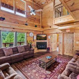 Nature's Haven Lodge's cozy living area