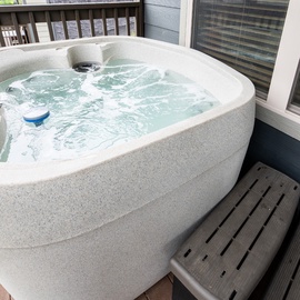 Little Slice of Heaven's bubbling hot tub