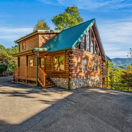 Some Peak Somewhere Cabin's exterior