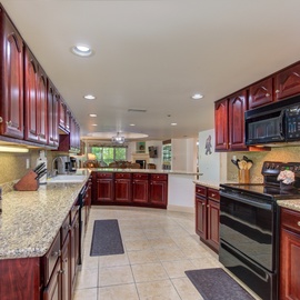 Cs Creekside Condo's fully-equipped kitchen