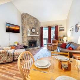 Hiker's Hideaway's cozy living area