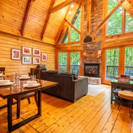 Thatta Way Hideaway's cozy living area