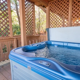 Lamp Post Lodge's bubbling hot tub