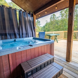 Cabin on the Creek's bubbling hot tub