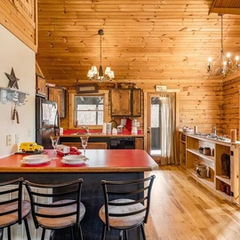 The Jarratt House's kitchen and dining area