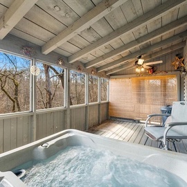 The Jarratt House's bubbling hot tub