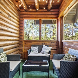 Cozy Bear Cove's cozy living area