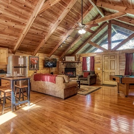 Cozy Bear Lodge's cozy living area