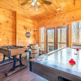 Smoky Summit Stays' fun game room