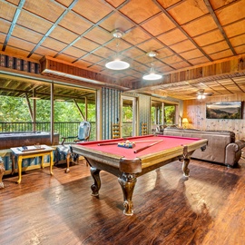 Grand Pinnacle's game room