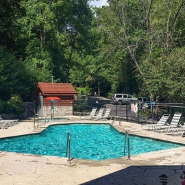 Yeti Lodge's inviting community pool
