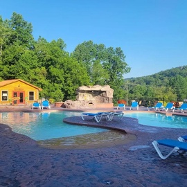 Rhythm & Blues' seasonal community pool