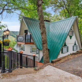 Grand Pinnacle's exterior