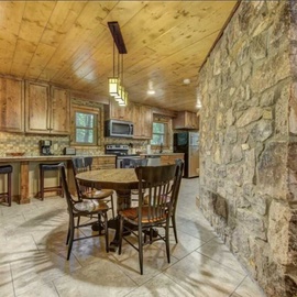 Lil Bear's Den's inviting dining area