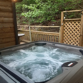 Sleepy Bear's bubbling hot tub