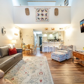 Hiker's Hideaway's cozy living area