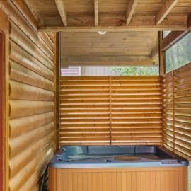 White Oak 212's bubbling hot tub