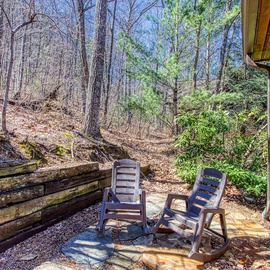 A Sweet Retreat's outdoor dining and seating area