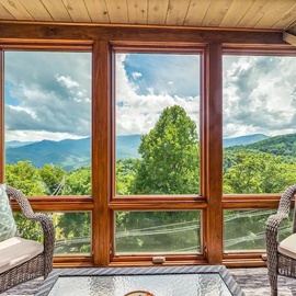 Reed's Retreat's cozy living area with stunning views
