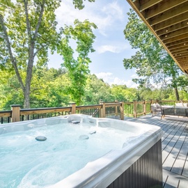 Tranquility Awaits' bubbling hot tub