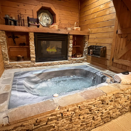 The Jarratt House's jacuzzi tub