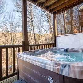 TreeTop Lodge's bubbling hot tub