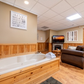 Angler's Bend's jacuzzi tub