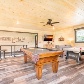 Autumn Bear's fun game loft