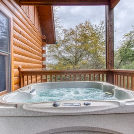 Eagle's Hangout's bubbling hot tub