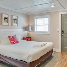 See Sea Motel | Room 5: Hang Five - King