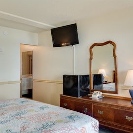 The Anchorage Inn | King Bedroom