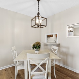 Cute 4 person Dining Room Table
