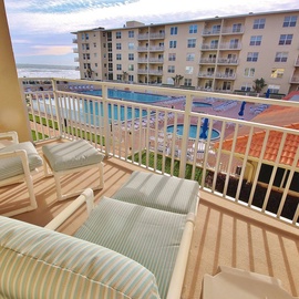 Feel the great weather on this balcony with an ocean view