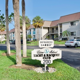 Welcome to Estero Yacht & Racquet Club- 320