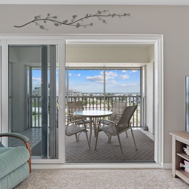 Screened in outside patio with outdoor seating.