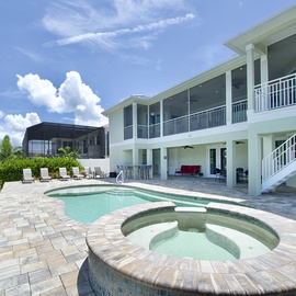 Beautiful Pool with Spill Over Spa
