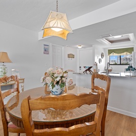 A Warm and Inviting Coastal Retreat!