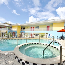 Harbour House Hot Tub