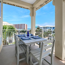 Enjoy breakfast on the 3rd floor balcony with views of the Gulf of Mexico.