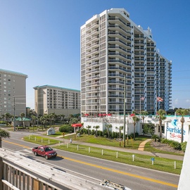Gorgeous Surfside Resort