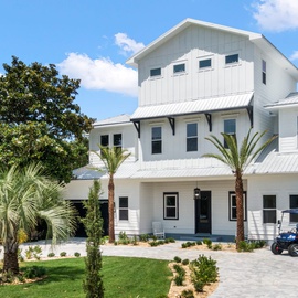 Professionally manicured front home view.