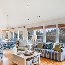HK64: Bluebird l Mid Level Living Area
