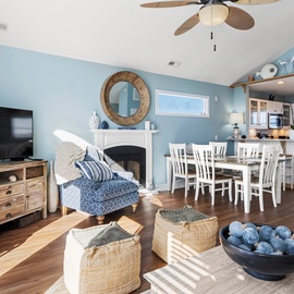ML03: Marsh Links 3 | Top Level Living Area - Fireplace Not Available For Guest Use