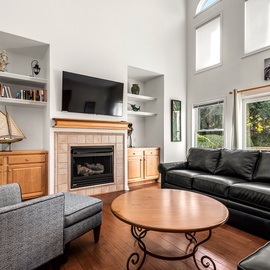 MB52:  Sound & Sea | Bottom Level Living Area - Fireplace Not Available For Guest Use