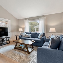 KDN9600: Wright On Time | Living Area