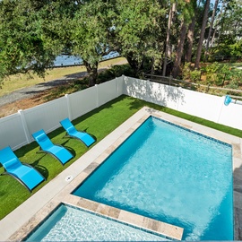 CL543: Catch N Relax | Private Pool Area