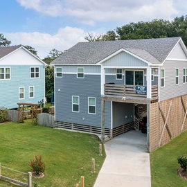 KDN9719: Barefoot By the Bay | Front Exterior